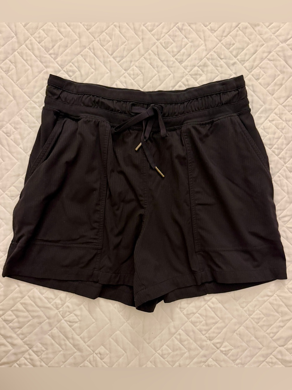 Lululemon Dance Studio Mid-Rise Shorts | Black | Size 4 | EUC